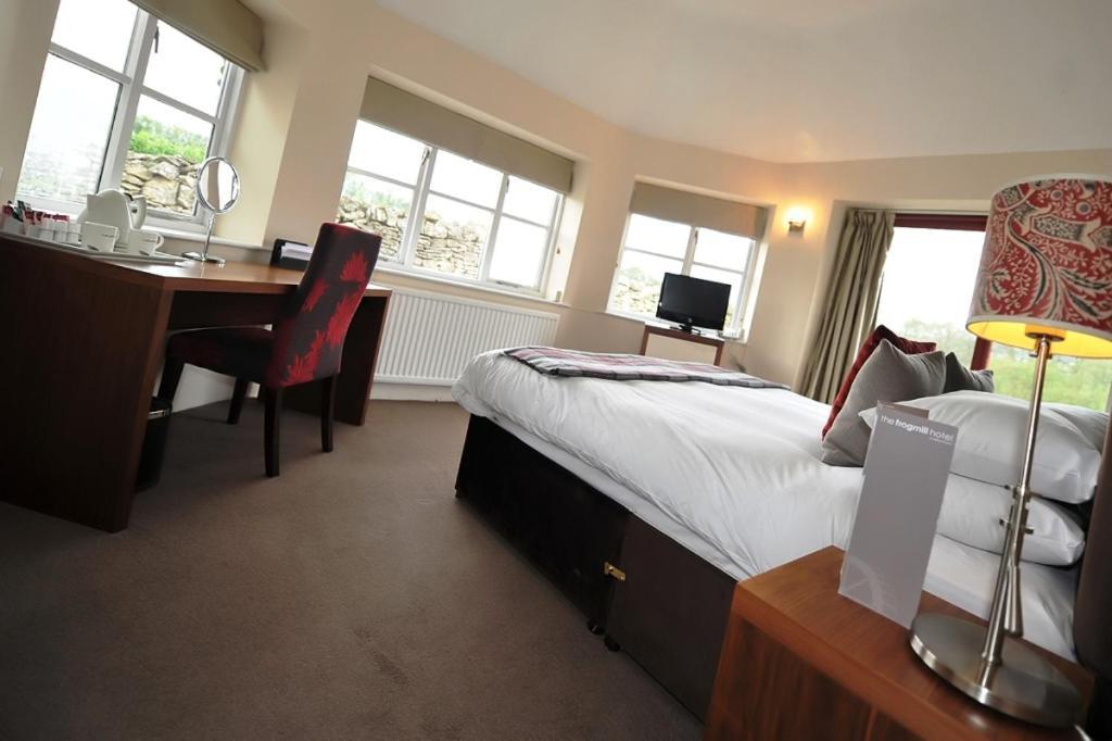 The Frogmill Hotel Shipton  Bilik gambar